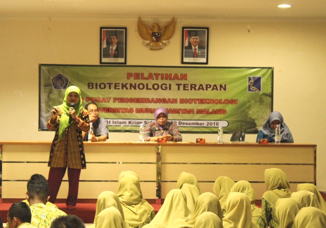 Pusbang Biotek UMM mengenalkan ilmu bioteknologi pada 150 siswa SMA Islam Krian Sidoarjo. 